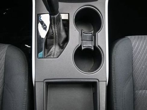 Used 2016 Toyota Camry LE image 10