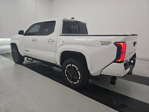 Used 2025 Toyota Tacoma TRD Sport w/ TRD Sport Upgrade Package image 4