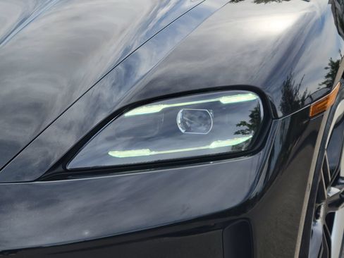 New 2026 Porsche Taycan 4S AWD/4WD image 34