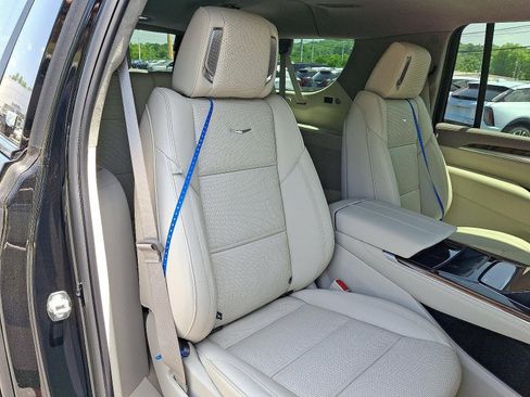 New 2026 Cadillac Escalade ESV Platinum Sport AWD/4WD image 20
