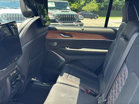Certified 2024 Jeep Grand Cherokee L Summit AWD/4WD image 32