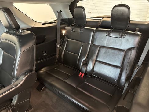 Used 2022 Ford Explorer XLT w/ Equipment Group 202A image 14