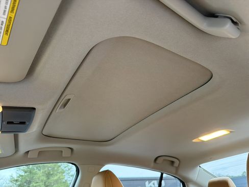 Used 2024 Nissan Sentra SV w/ SV Premium Package image 33