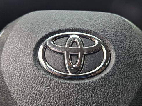 Used 2022 Toyota RAV4 XLE Premium AWD/4WD image 28