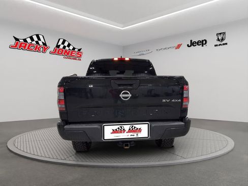 Used 2023 Nissan Frontier SV image 7