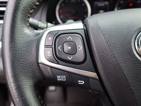 Used 2017 Toyota Camry SE image 11