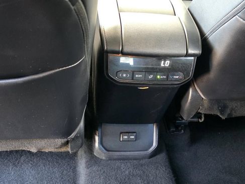 Used 2022 Toyota Highlander XLE FWD image 12