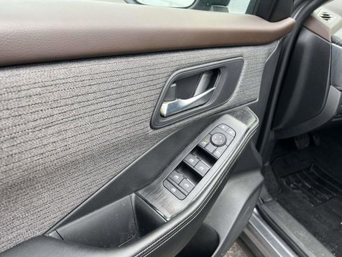 Used 2022 Nissan Rogue SV image 16