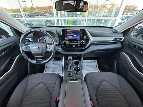 Used 2020 Toyota Highlander LE image 26