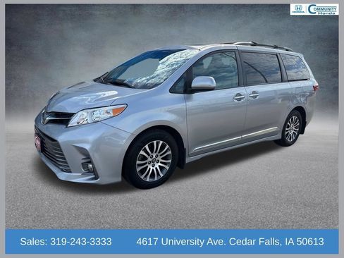 Used 2018 Toyota Sienna XLE w/ XLE Navigation Package FWD image 1