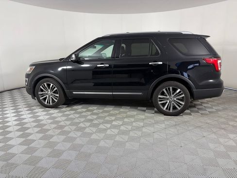 Used 2017 Ford Explorer Platinum AWD/4WD image 4