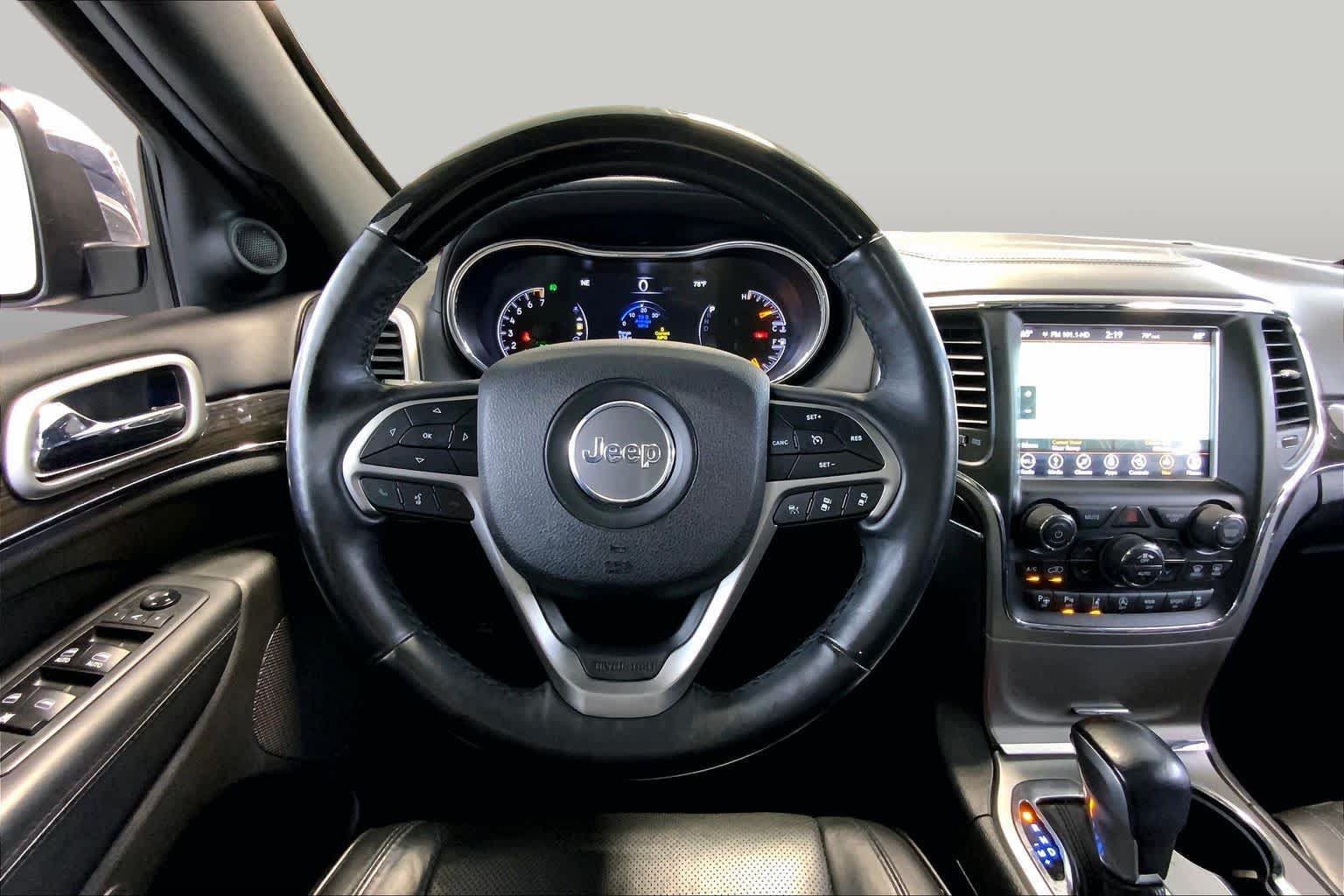 Used 2018 Jeep Grand Cherokee Overland AWD/4WD image 5