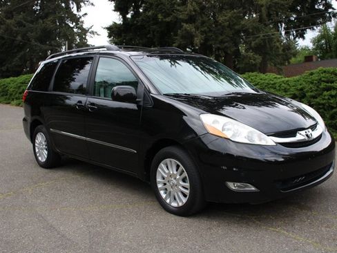 Used 2009 Toyota Sienna XLE Limited AWD/4WD image 2