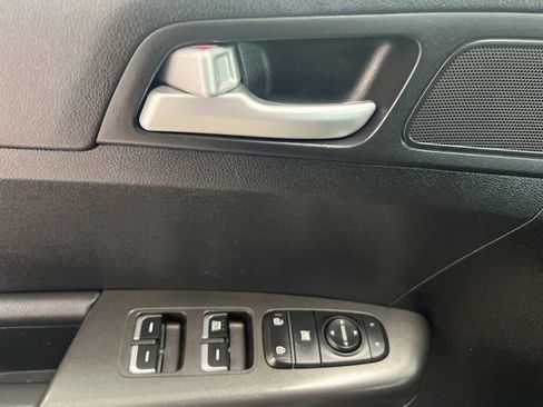 Used 2018 Kia Sportage LX FWD image 19