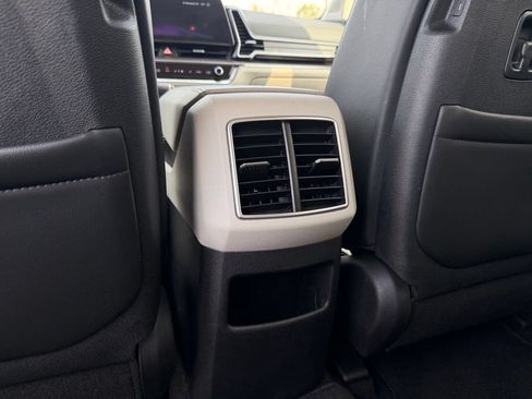Certified 2025 Kia Sportage EX FWD image 31