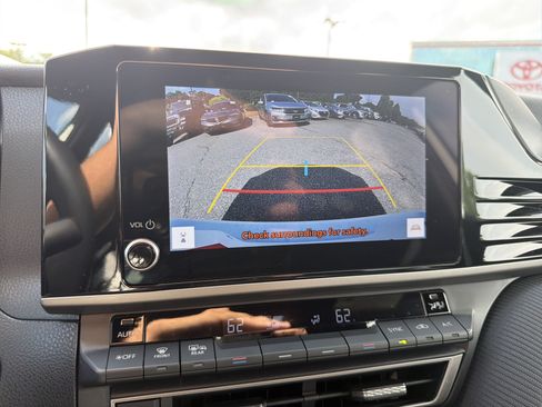 Certified 2025 Toyota Camry SE FWD image 7