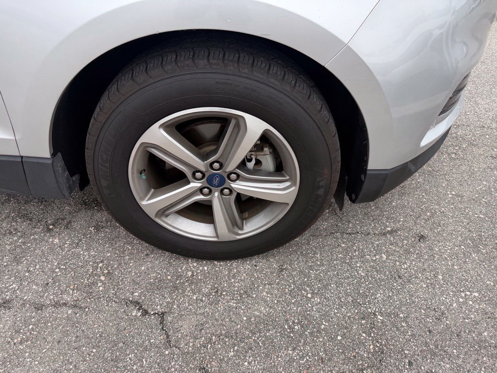 Used 2019 Ford Edge SEL w/ Equipment Group 201A FWD image 4