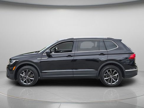 Certified 2023 Volkswagen Tiguan SE FWD image 3