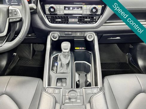 Used 2025 Toyota Grand Highlander AWD image 16