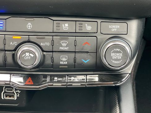 Used 2023 Dodge Durango GT image 30