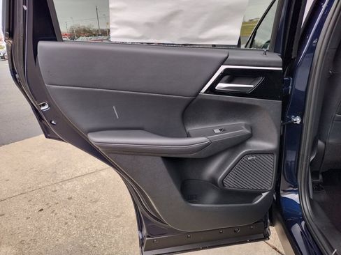 New 2025 Mitsubishi Outlander SE image 30