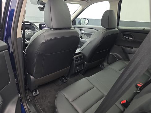 Used 2026 Nissan Rogue SV w/ SV Premium Package image 39