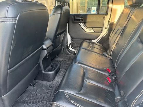 Used 2014 Jeep Wrangler Unlimited Sahara image 6