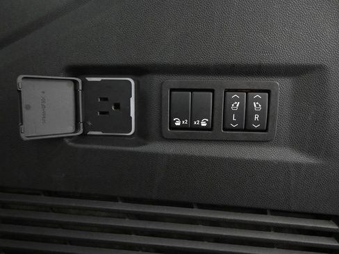 Used 2025 GMC Yukon Denali image 21