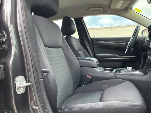 Used 2022 Chrysler 300 Touring RWD image 20