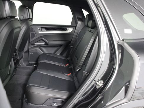 New 2026 Porsche Cayenne image 17
