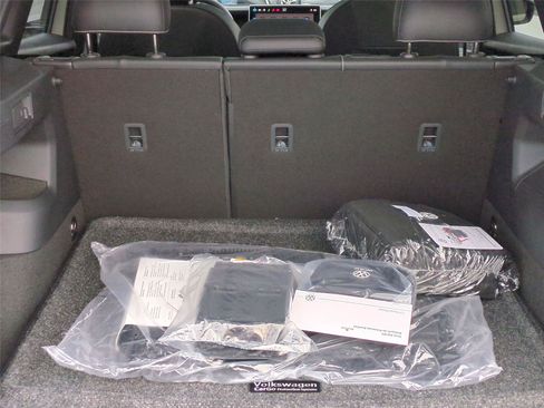 New 2026 Volkswagen Tiguan SE R-Line image 21