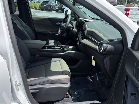 New 2026 Chevrolet Equinox LT w/ Convenience Package II FWD image 13