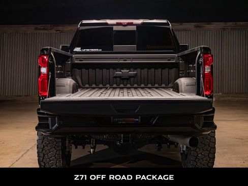 Used 2022 Chevrolet Silverado 2500 LTZ w/ LTZ Plus Package AWD/4WD image 9