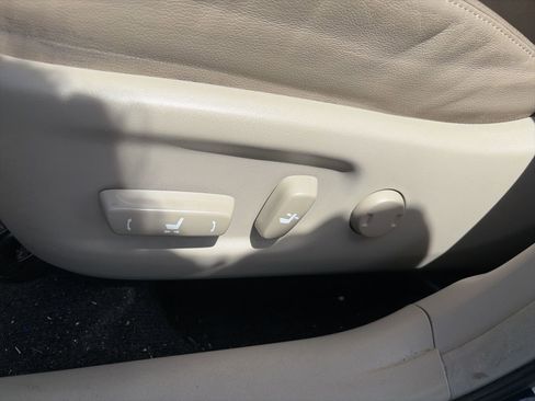 Used 2015 Toyota Prius Five image 12