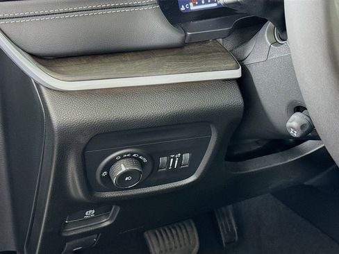 New 2026 Jeep Grand Cherokee L Limited AWD/4WD image 10