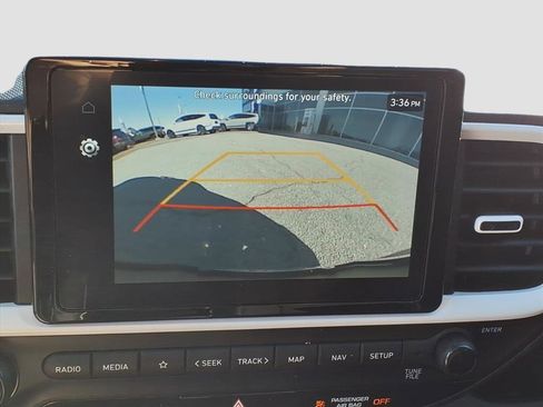 Used 2025 Hyundai Venue Limited image 13