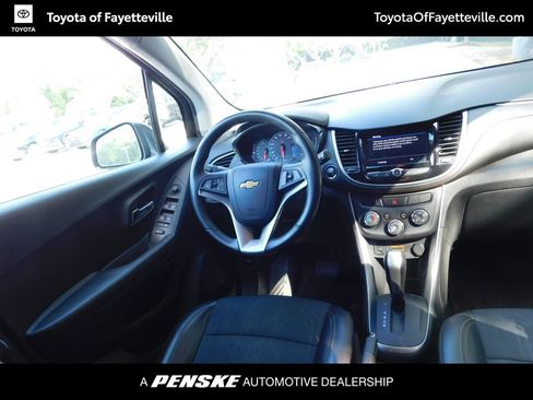Used 2018 Chevrolet Trax LT w/ LT Convenience Package AWD/4WD image 2