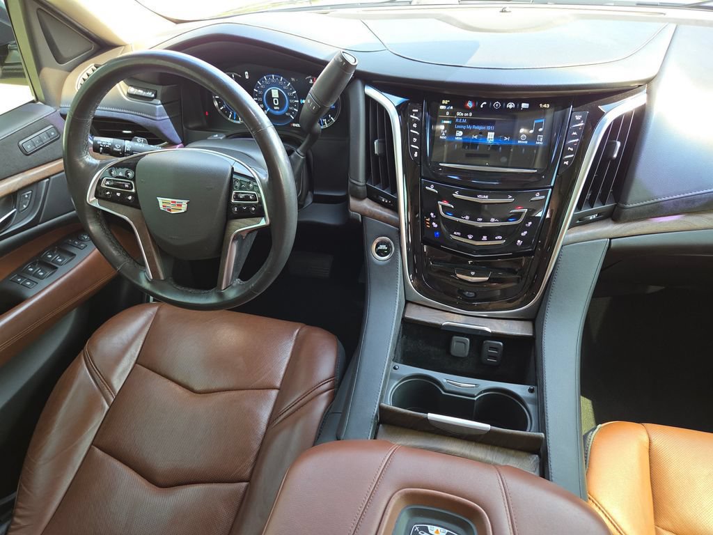 Used 2020 Cadillac Escalade Premium Luxury AWD/4WD image 37