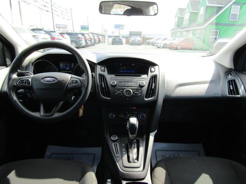 Used 2016 Ford Focus SE FWD image 9