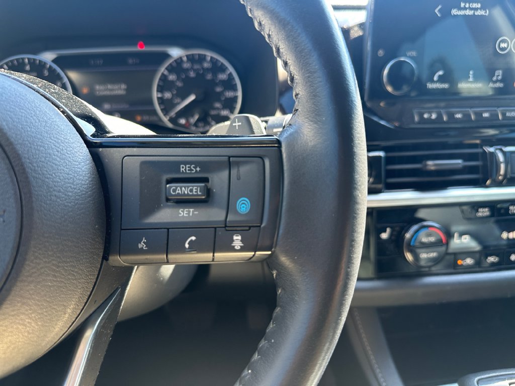 Used 2022 Nissan Pathfinder SL AWD/4WD image 16