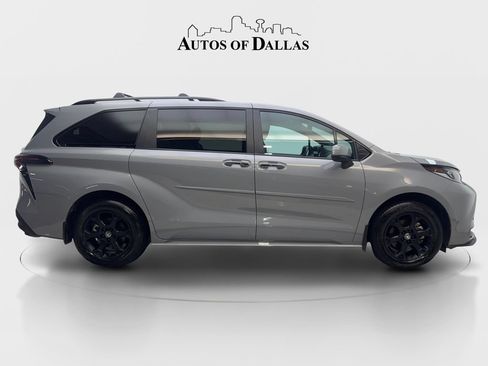 Used 2025 Toyota Sienna XLE Woodland Edition AWD/4WD image 10