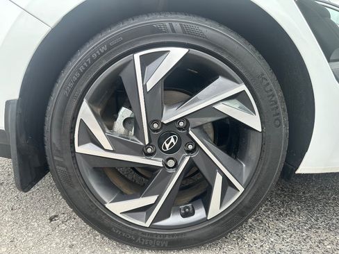 Used 2024 Hyundai Elantra SEL w/ Convenience Package FWD image 27
