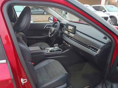 Used 2025 Mitsubishi Outlander SE image 8