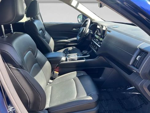 Used 2022 Nissan Pathfinder SL w/ SL Premium Package AWD/4WD image 16