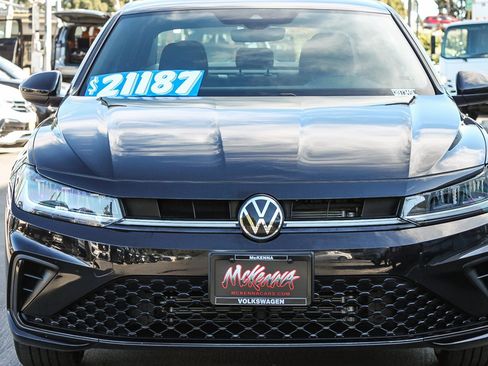 Used 2025 Volkswagen Jetta Sport image 2