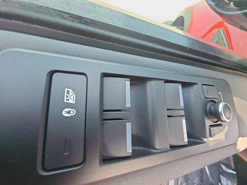 Used 2017 Land Rover Discovery HSE AWD/4WD image 30