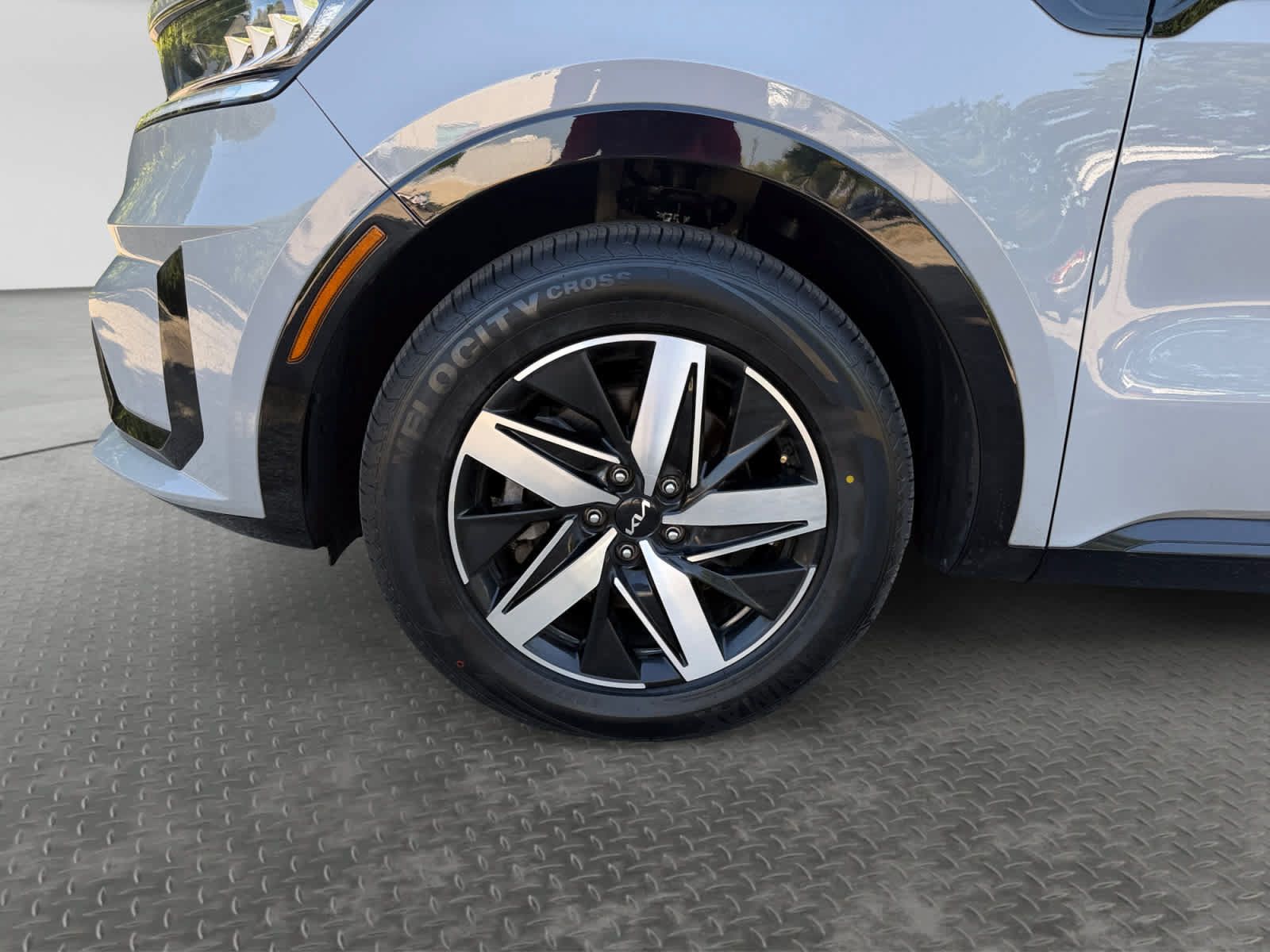 Used 2023 Kia Sorento EX w/ Panoramic Sunroof Package FWD image 9