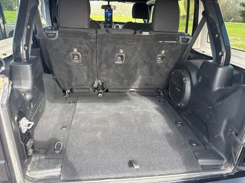 Used 2018 Jeep Wrangler Unlimited Sahara AWD/4WD image 8