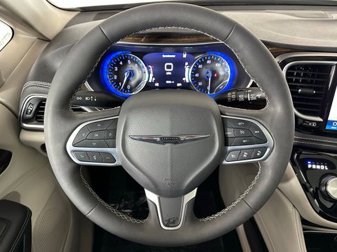 Used 2024 Chrysler Pacifica Limited image 12