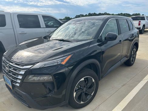 Used 2025 Nissan Rogue SV AWD/4WD image 14